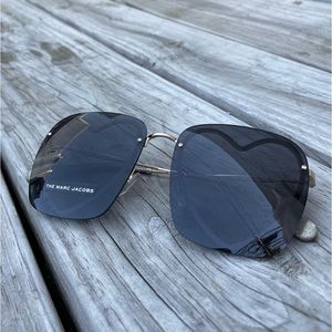 adorable marc jacobs square 🖤 shades